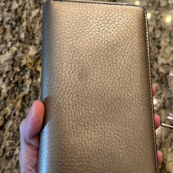 Gucci Metallic Gold Leather
Soho Zip Around Wallet - Picture 3 of 10